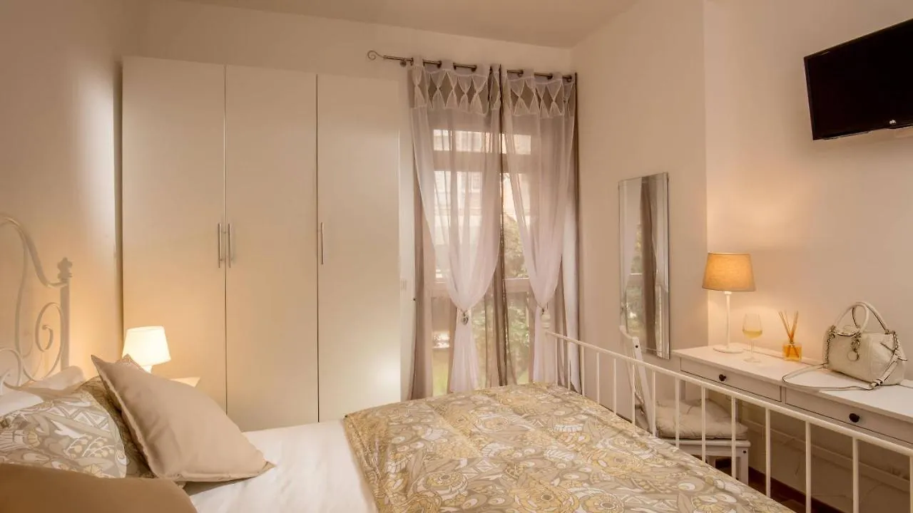 Bed & Breakfast Sweet Home Piramide Bed&Breakfast Rome